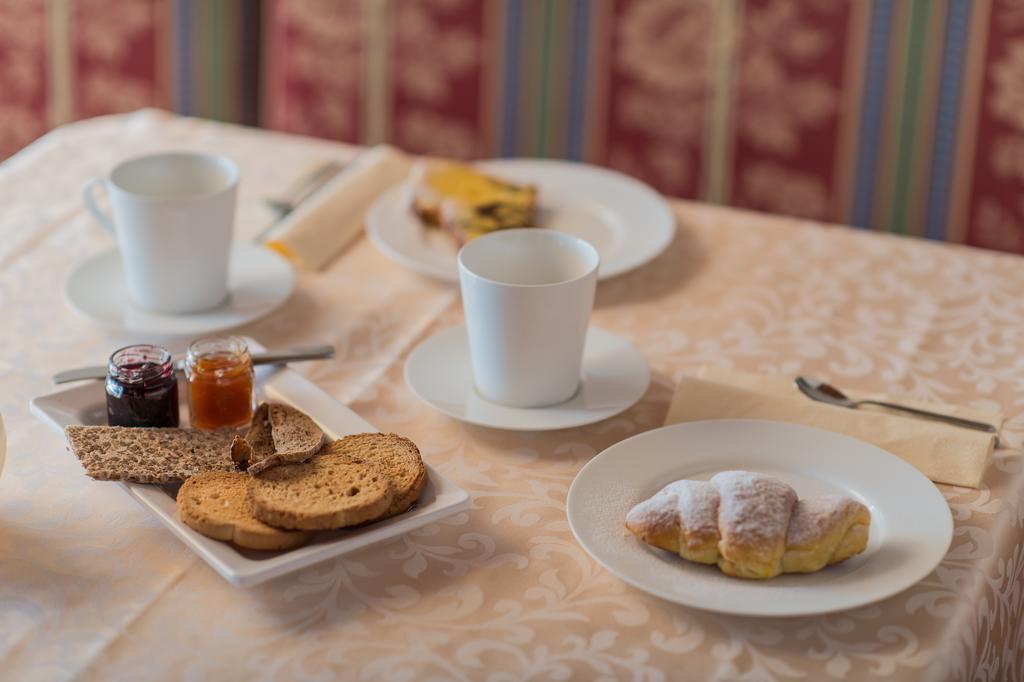 Hotel Garni Hochgruber Brunico Kültér fotó