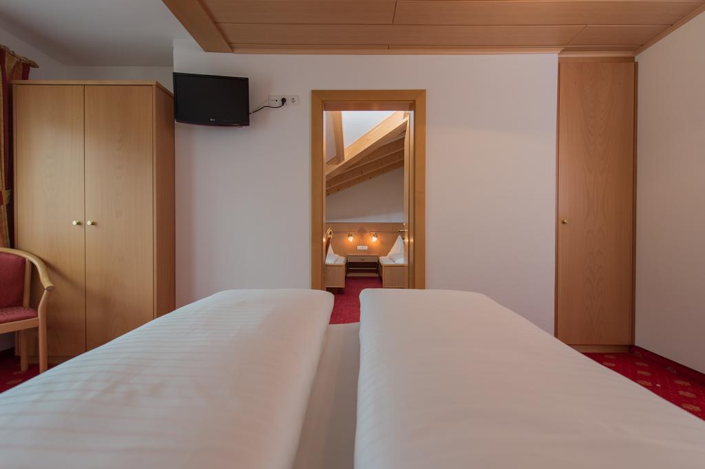 Hotel Garni Hochgruber Brunico Szoba fotó